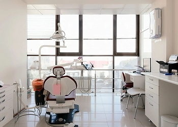 Фото клиники Стоматология УльтраДент на Челюскинцев — №4