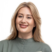 Красильникова Елена Дмитриевна — стоматолог-хирург