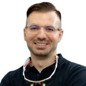 Карапетян Вардан Арменович — стоматолог-хирург, стоматолог