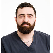 Алашкер Башар Муйнович — стоматолог-хирург, стоматолог-имплантолог