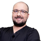 Малиновский Дмитрий Сергеевич — стоматолог-хирург, стоматолог