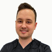 Айдаров Дмитрий Андреевич — стоматолог, стоматолог-хирург