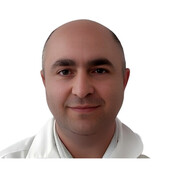 Уцумбиев Махач Магомедович — невролог