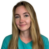 Шустова Александра Сергеевна — стоматолог-ортодонт