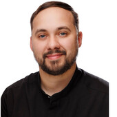 Юскаев Марк Юрьевич — гигиенист стоматологический