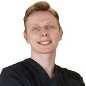 Кулаков Роман Игоревич — стоматолог, стоматолог-хирург