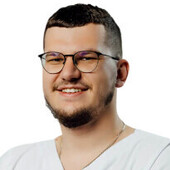 Павлов Егор Артурович — стоматолог-хирург