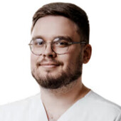 Новиков Максим Олегович — стоматолог-хирург