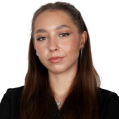 Белозёрова Арина Родионовна — стоматолог-имплантолог