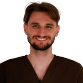 Полещук Илья Станиславович — стоматолог