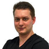 Лазарев Денис Сергеевич — стоматолог, стоматолог-хирург