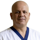 Хербави Ашраф Джамиль Махмуд — травматолог, ортопед