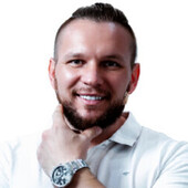 Макиенко Максим Александрович — стоматолог, стоматолог-ортопед