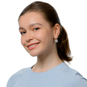 Елфакова Полина Александровна — гигиенист стоматологический
