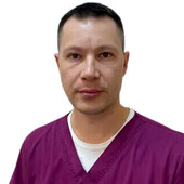 Нурсафин Денис Рэстамович — вертебролог, нейрохирург