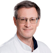 Южаков Денис Игоревич — вертебролог, нейрохирург