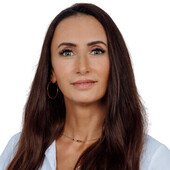 Глухарева (Константинова) Евгения Игоревна — стоматолог, стоматолог-терапевт