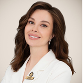 Караулова Анна Олеговна — косметолог, дерматолог