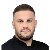 Мхитарян Артём Симонович — стоматолог-хирург, стоматолог