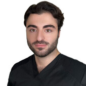 Мошиашвили Тенгиз Михайлович — челюстно-лицевой хирург, стоматолог