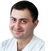 Ахинян Эдуард Каренович — стоматолог, стоматолог-хирург