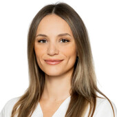 Титова Алина Михайловна — стоматолог-ортодонт