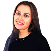 Кузнецова Евгения Дмитриевна — стоматолог, стоматолог-ортодонт